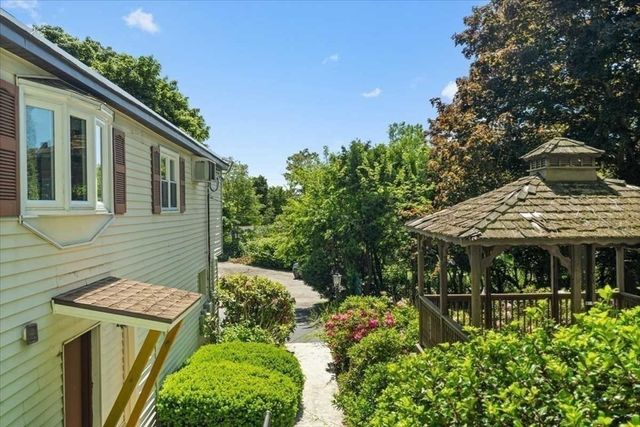 11 Pocono Rd., Worcester, MA 01605