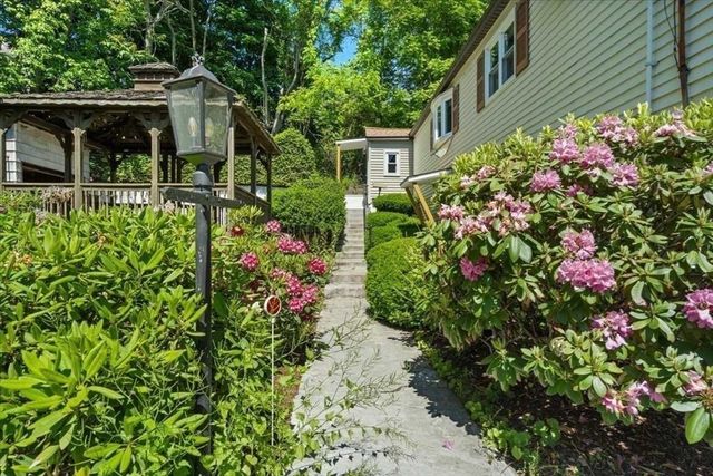 11 Pocono Rd., Worcester, MA 01605