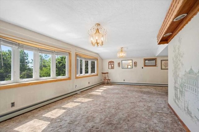 11 Pocono Rd., Worcester, MA 01605