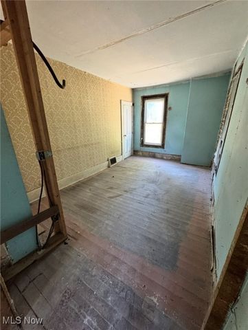 57 E Main Road, Newton Falls, OH 44444