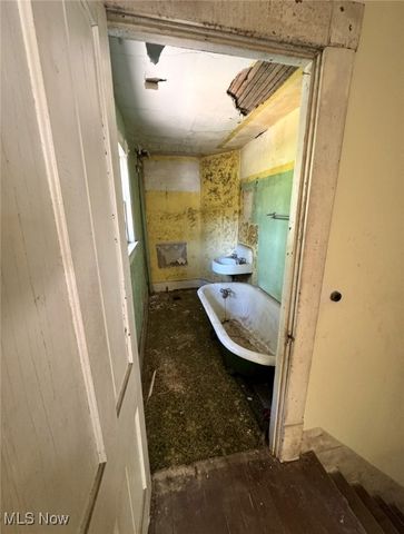 57 E Main Road, Newton Falls, OH 44444