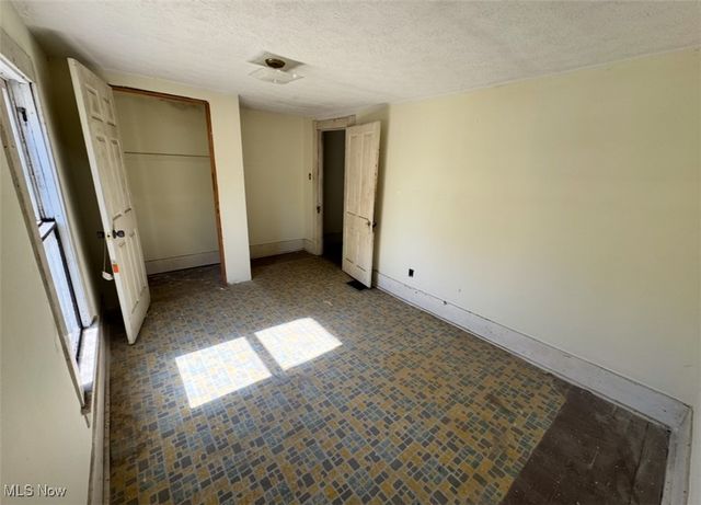 57 E Main Road, Newton Falls, OH 44444