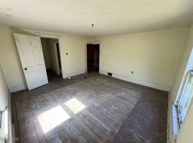 57 E Main Road, Newton Falls, OH 44444