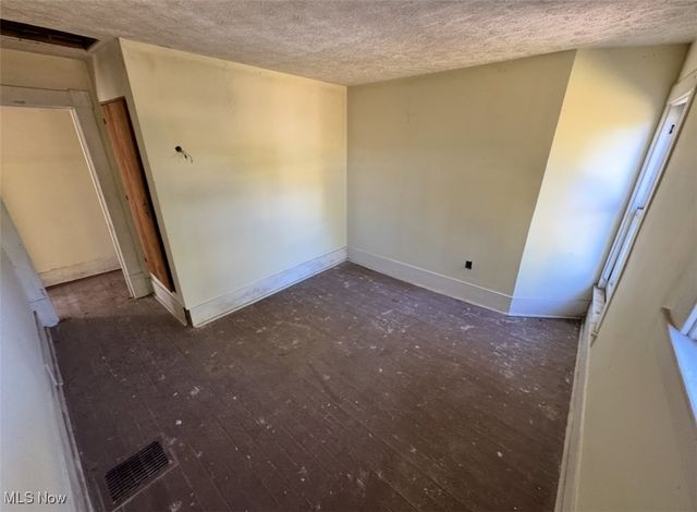 57 E Main Road, Newton Falls, OH 44444