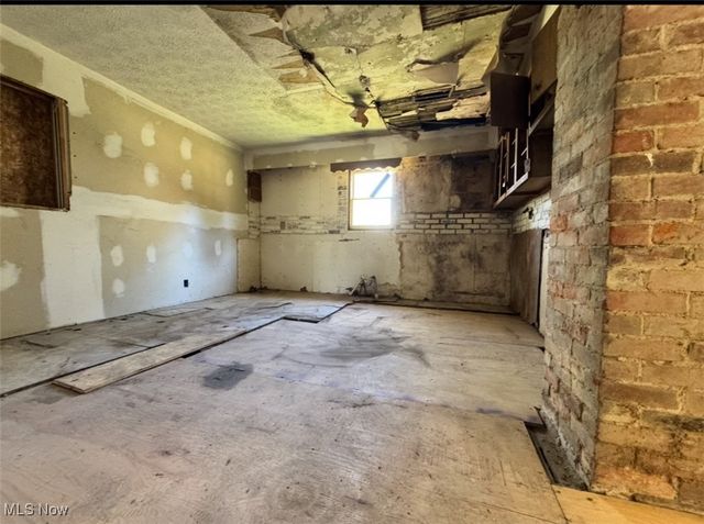 57 E Main Road, Newton Falls, OH 44444