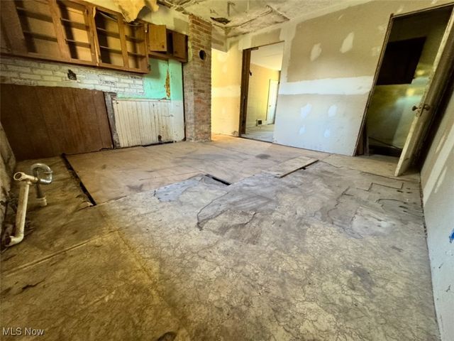 57 E Main Road, Newton Falls, OH 44444