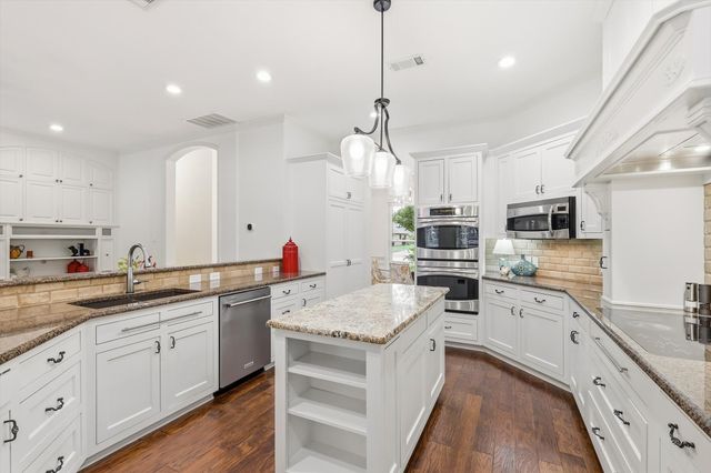 122 Chapel Hill Drive, Double Oak, TX 75077