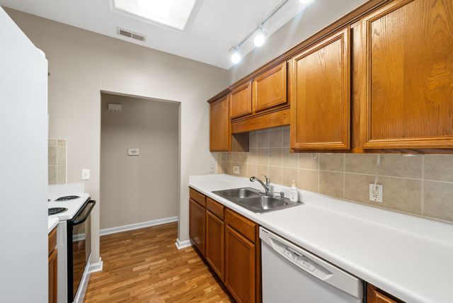 2828 Spring Meade Blvd, Columbia, TN 38401