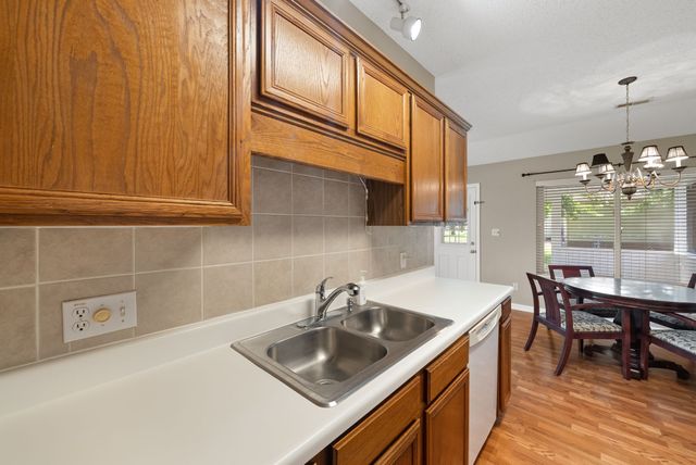 2828 Spring Meade Blvd, Columbia, TN 38401