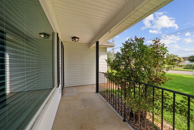 2828 Spring Meade Blvd, Columbia, TN 38401