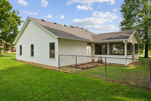 2828 Spring Meade Blvd, Columbia, TN 38401