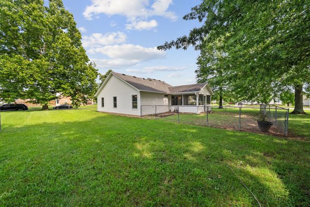 2828 Spring Meade Blvd, Columbia, TN 38401