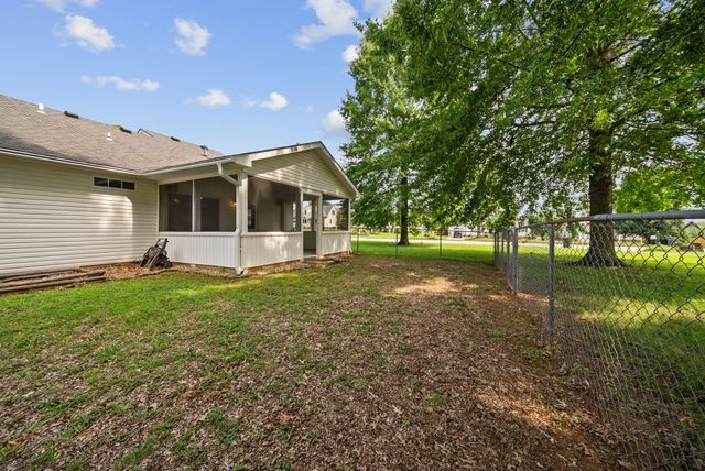 2828 Spring Meade Blvd, Columbia, TN 38401