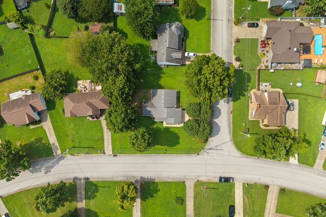 2828 Spring Meade Blvd, Columbia, TN 38401