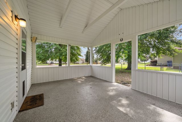 2828 Spring Meade Blvd, Columbia, TN 38401