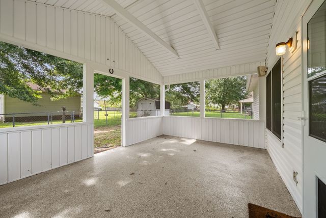 2828 Spring Meade Blvd, Columbia, TN 38401