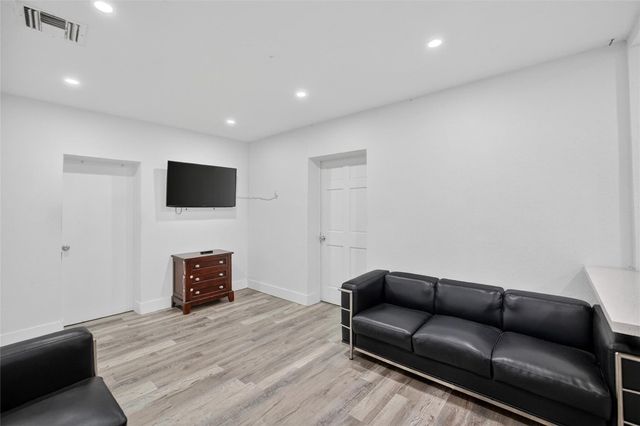 617 NW 43rd Court, Oakland Park, FL 33309