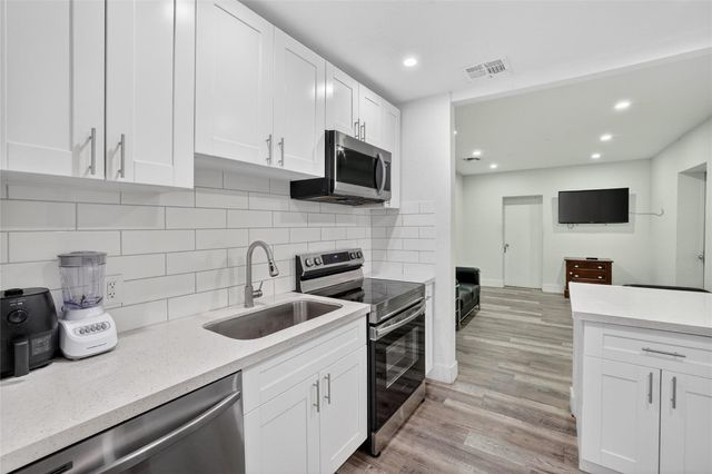 617 NW 43rd Court, Oakland Park, FL 33309