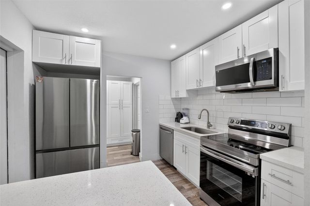 617 NW 43rd Court, Oakland Park, FL 33309