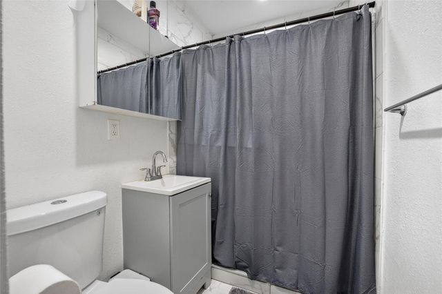 617 NW 43rd Court, Oakland Park, FL 33309