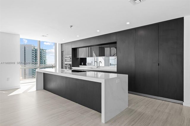 851 NE 1st Ave 5001, Miami, FL 33132