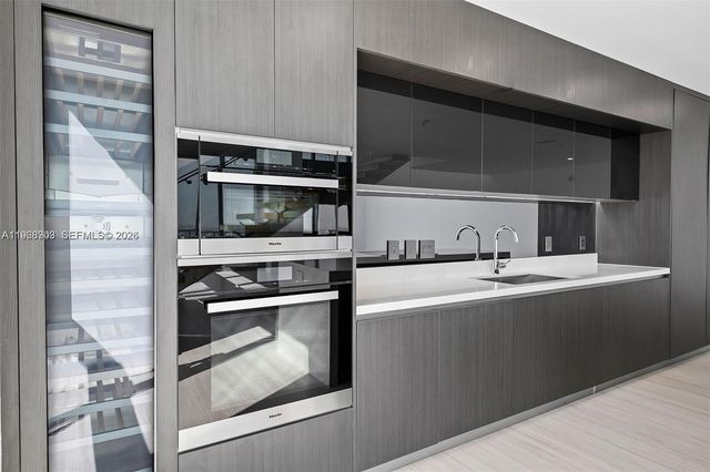 851 NE 1st Ave 5001, Miami, FL 33132