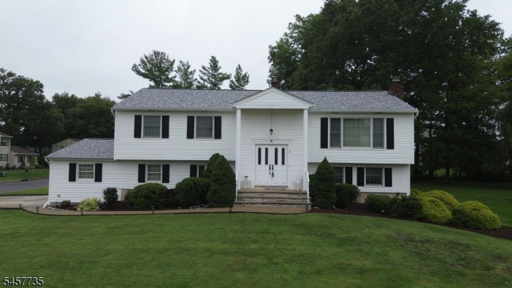 2 Tanglewood Dr, East Hanover Twp., NJ 07936 — exterior