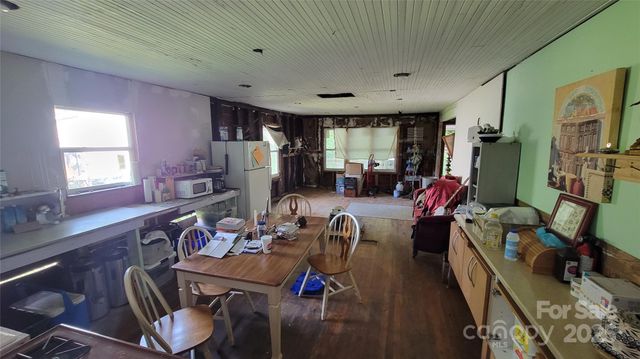 160 Cleveland Road, Tryon, NC 28782