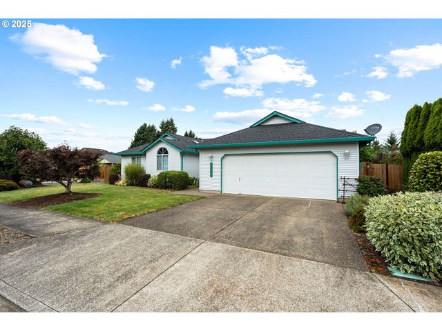 18901 PAULSEN Dr, Oregon City, OR 97045