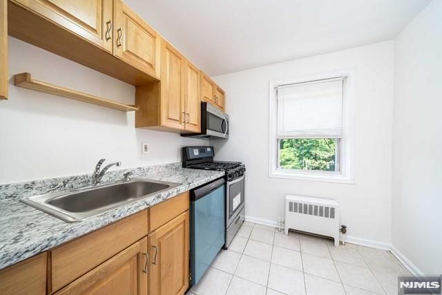 2330 Linwood Avenue 4C, Fort Lee, NJ 07024