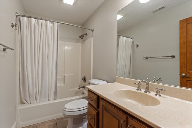 51095 Chatham Ridge Drive, South Bend, IN 46637