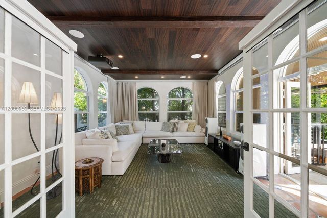 130 NE 45th St, Miami, FL 33137