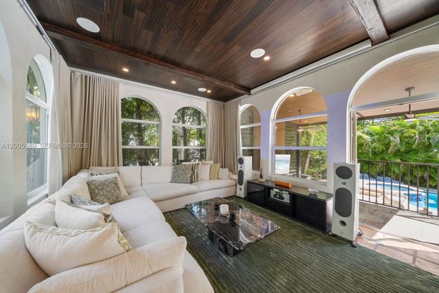 130 NE 45th St, Miami, FL 33137