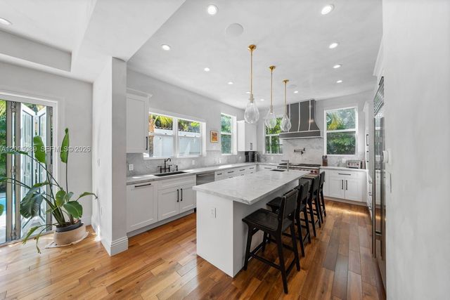 130 NE 45th St, Miami, FL 33137