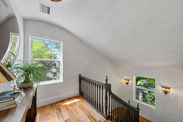 130 NE 45th St, Miami, FL 33137