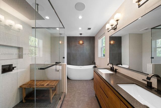 130 NE 45th St, Miami, FL 33137