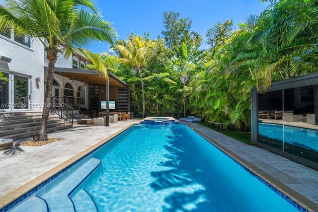 130 NE 45th St, Miami, FL 33137