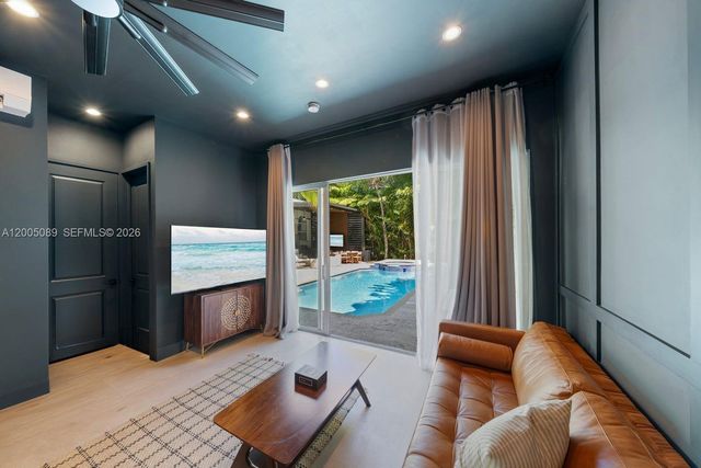 130 NE 45th St, Miami, FL 33137