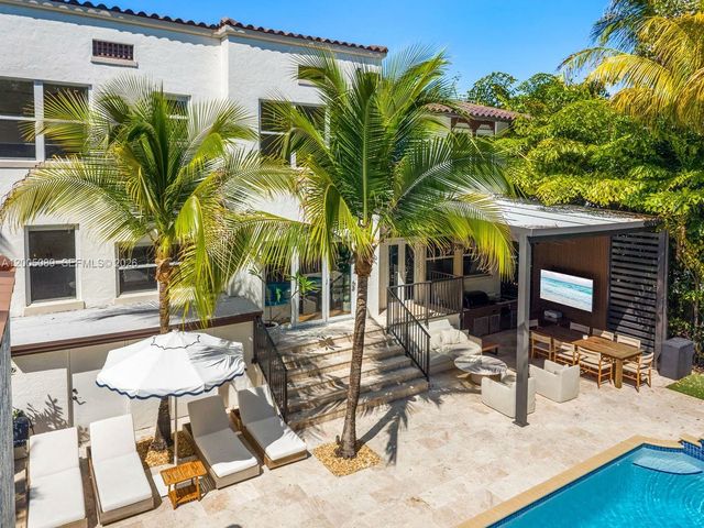 130 NE 45th St, Miami, FL 33137