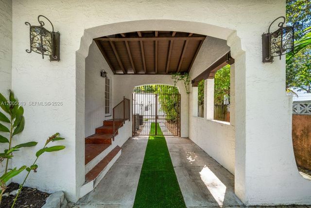 130 NE 45th St, Miami, FL 33137