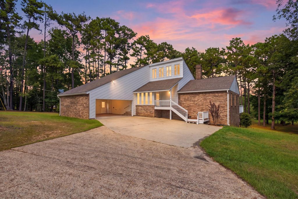 62 Mackeral Dr., Hattiesburg, MS 39402