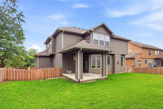 24504 W 80th Place, Lenexa, KS 66227