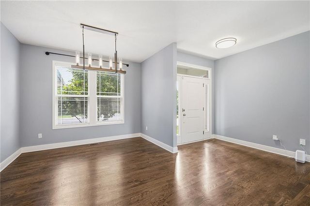 24504 W 80th Place, Lenexa, KS 66227