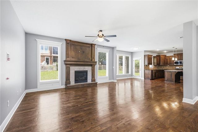 24504 W 80th Place, Lenexa, KS 66227
