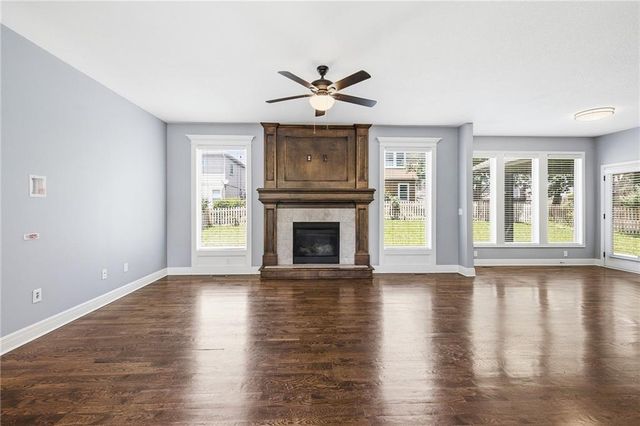 24504 W 80th Place, Lenexa, KS 66227