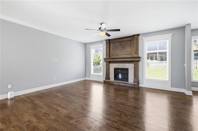 24504 W 80th Place, Lenexa, KS 66227