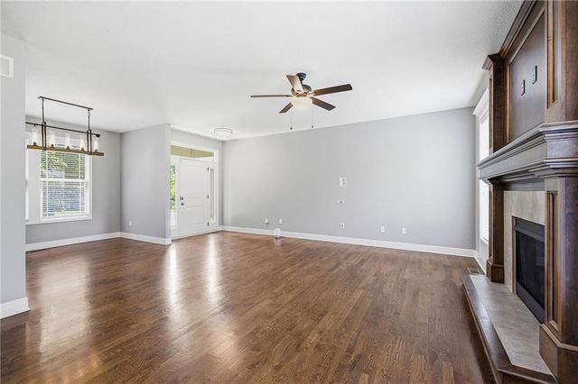 24504 W 80th Place, Lenexa, KS 66227