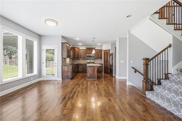 24504 W 80th Place, Lenexa, KS 66227