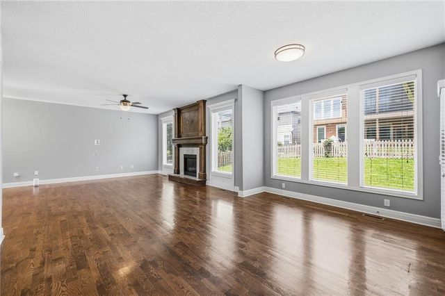 24504 W 80th Place, Lenexa, KS 66227