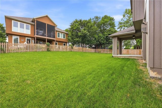 24504 W 80th Place, Lenexa, KS 66227